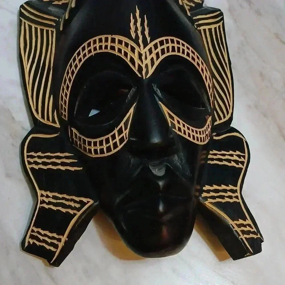 Angola mask..pure solid wood..a very unique one of a kind mask..10×6 - Picture 4 of 5